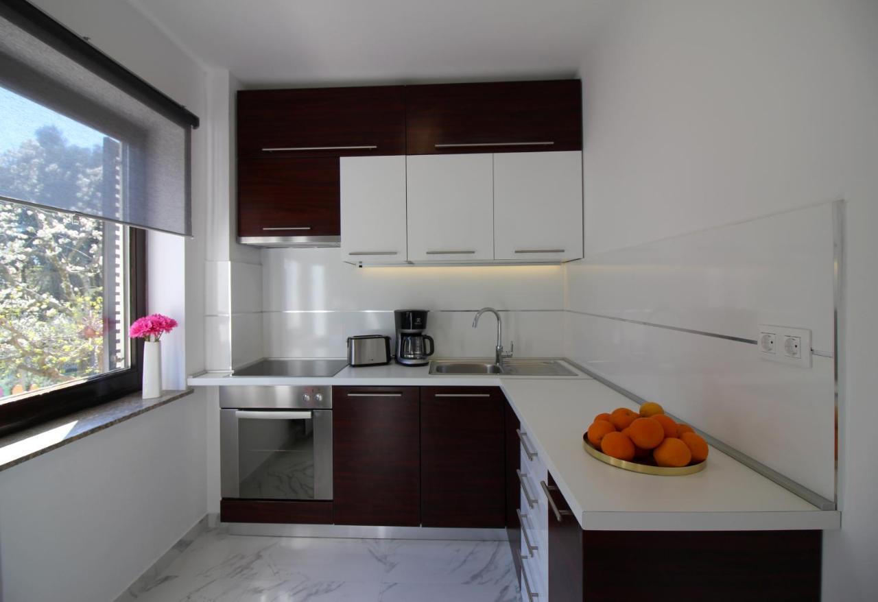 Modern Apartment Sabina With Nice Garden Пореч Экстерьер фото