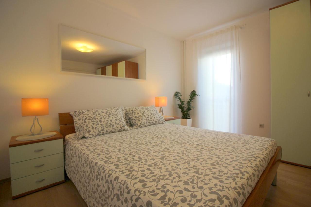 Modern Apartment Sabina With Nice Garden Пореч Экстерьер фото