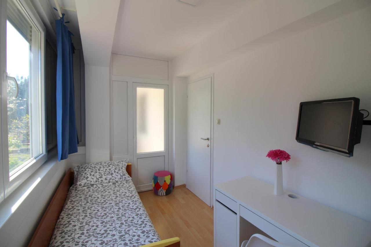 Modern Apartment Sabina With Nice Garden Пореч Экстерьер фото