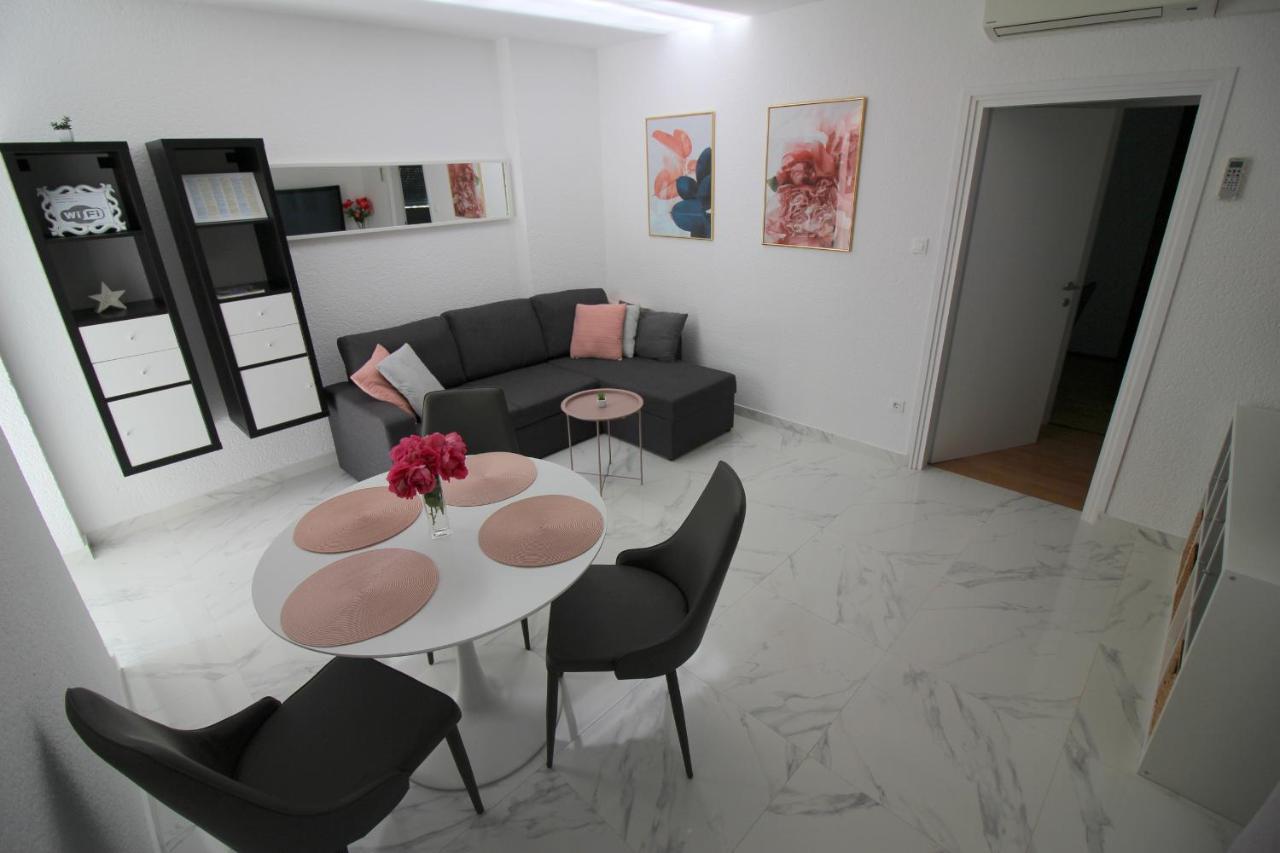 Modern Apartment Sabina With Nice Garden Пореч Экстерьер фото