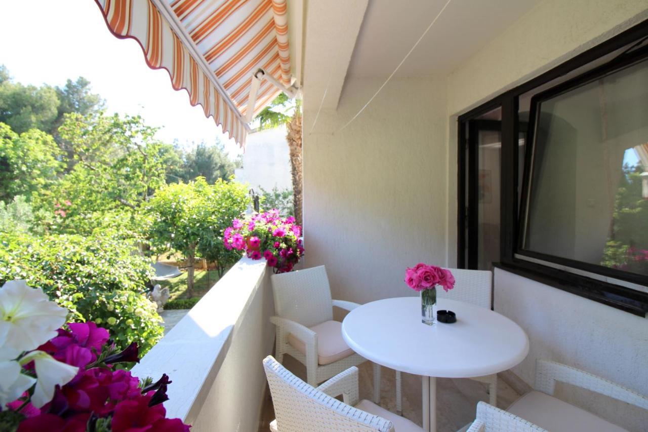 Modern Apartment Sabina With Nice Garden Пореч Экстерьер фото